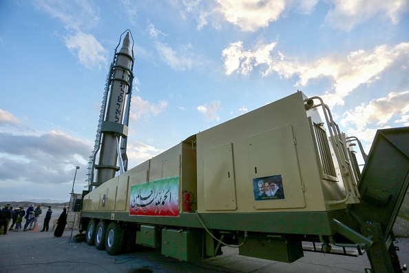 L'Iran dévoile un missile balistique hypersonique