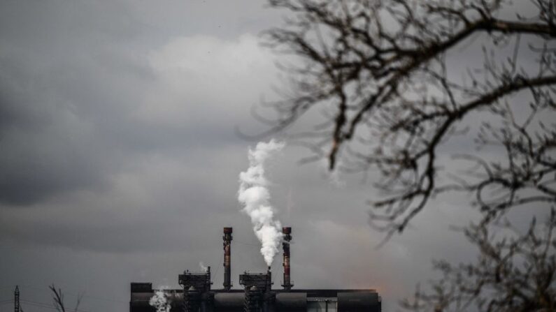 « L'objectif est d'avoir un prix du carbone à l'intérieur de l'Europe sans que cela ne pèse du point de vue de la compétitivité sur les produits qui y sont soumis », a expliqué à l'AFP l'économiste Aude Pommeret. (Photo CHRISTOPHE SIMON/AFP via Getty Images)