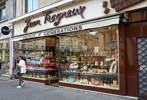 Jean-Baptiste Trogneux voulait « défendre la vitrine de son magasin, déjà visée à plusieurs reprises ». (DENIS CHARLET/AFP via Getty Images)
