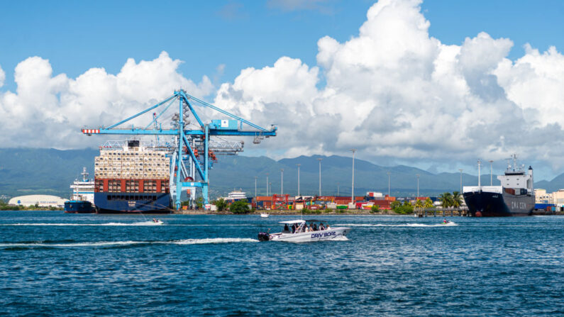 Port maritime de Pointe-a-Pitre sur l'île de la Guadeloupe. (Photo  LARA BALAIS/AFP via Getty Images)