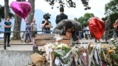 Attaque au couteau: fleurs et recueillement devant un mémorial improvisé dédié aux enfants blessés