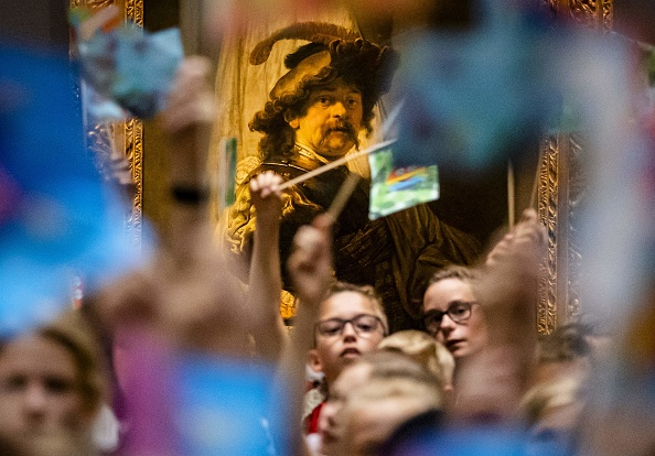 La présentation du « Porte-Étendard » de Rembrandt au Rijksmuseum, à Amsterdam, le 15 juin 2023. (SEM VAN DER WAL/ANP/AFP via Getty Images)