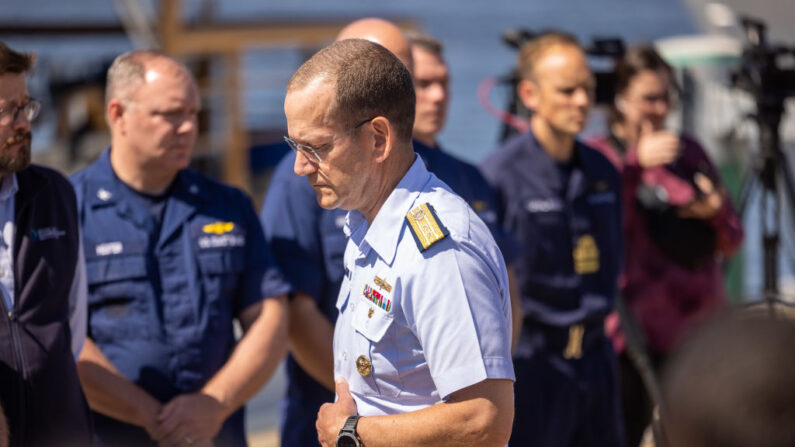 Le contre-amiral John Mauger des garde-côtes américains, lors d'un point de presse à Boston, sur la côte nord-est des États-Unis, le 22 juin 2023. (Photo Scott Eisen/Getty Images)