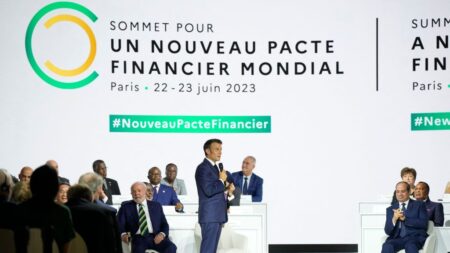 Macron accuse la Russie d’être une «puissance de déstabilisation de l’Afrique»