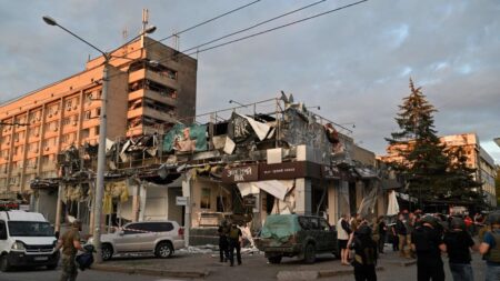 Ukraine: au moins huit morts dans une frappe russe contre un restaurant de Kramatorsk