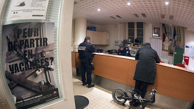 Un commissariat parisien (Photo : JOEL SAGET/AFP via Getty Images)