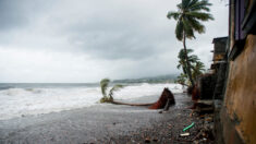 La tempête Bret s’éloigne de la Martinique, 25.000 foyers sans électricité et un catamaran naufragé