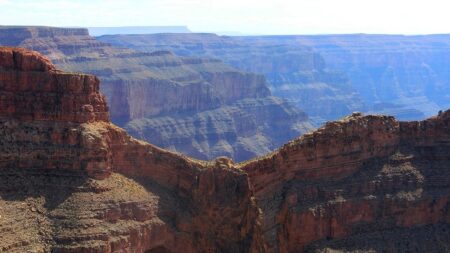 Un jeune homme fait une chute mortelle de plus de 1200 mètres dans le Grand Canyon