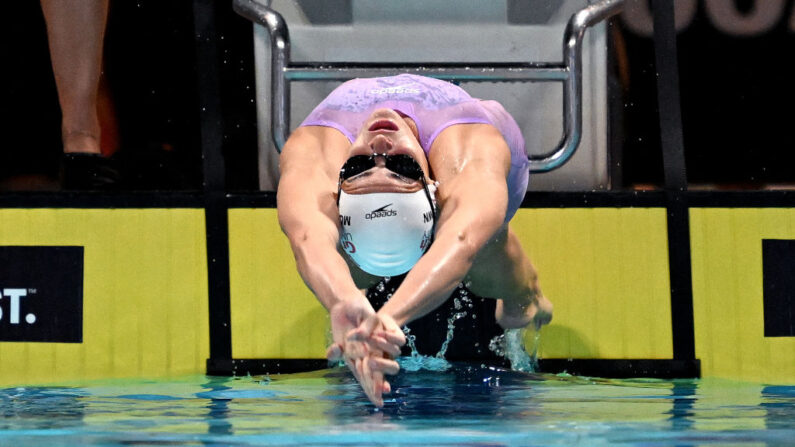 Kaylee McKeown a réalisé mercredi à Melbourne le troisième 100 m dos le plus rapide de tous les temps lors des qualifications pour les championnats du monde de natation. (Photo by Bradley Kanaris/Getty Images)