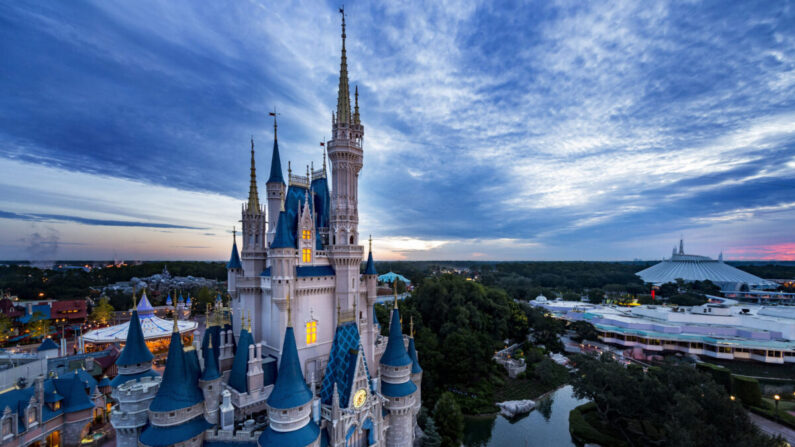 Le parc Magic Kingdom est représenté sur cette photo fournie par Walt Disney World Resort, le 8 octobre 2014. (Matt Stroshane/Walt Disney World Resort via Getty Images)