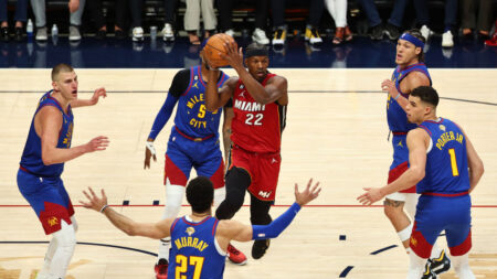 Finale NBA: aux Nuggets la première manche, Jokic à sa main