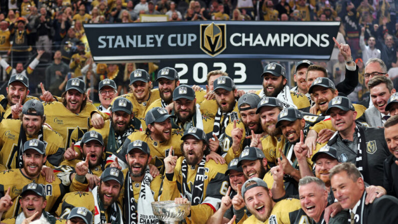 Six ans à peine après leur intégration dans le Championnat de hockey sur glace (NHL), les Golden Knights ont décroché le jackpot, en remportant leur première Coupe Stanley. (Photo by Christian Petersen/Getty Images)