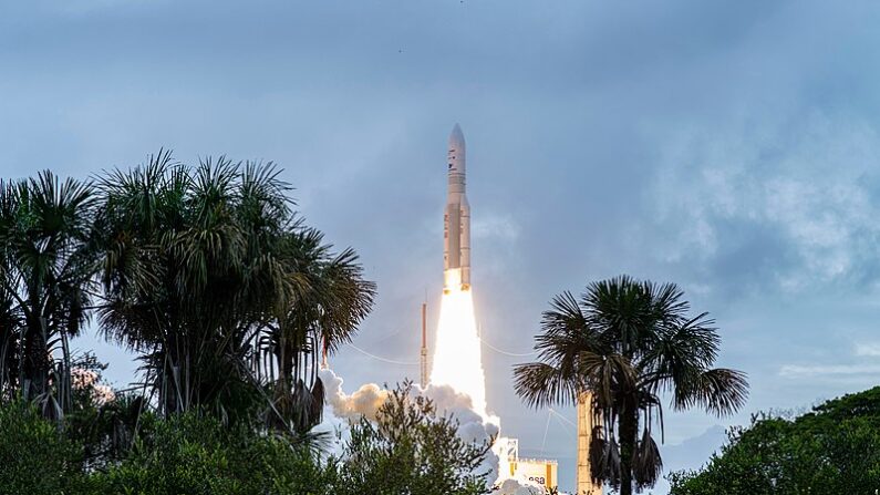 Décollage d’Ariane 5 avec le télescope James-Webb à bord.
ESA/CNES/Arianespace/Optique Vidéo du CSG - JM Guillon, CC BY