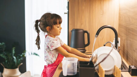 Comment une mère a appris à ses enfants à apprécier les tâches ménagères et à manger correctement