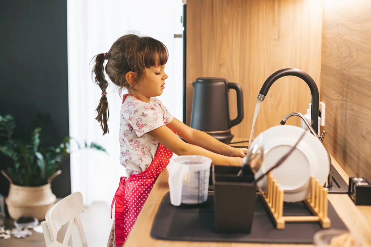 Comment une mère a appris à ses enfants à apprécier les tâches ménagères et à manger correctement