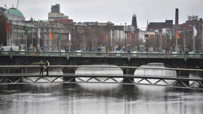 Le centre ville de Dublin, normalement bondé le jour de la Saint Patricks, est pratiquement vide suite à l'annulation de la parade et des célébrations annuelles de la Saint Patricks, à Dublin, en Irlande, le 17 mars 2020. (Photo par Charles McQuillan/Getty Images)