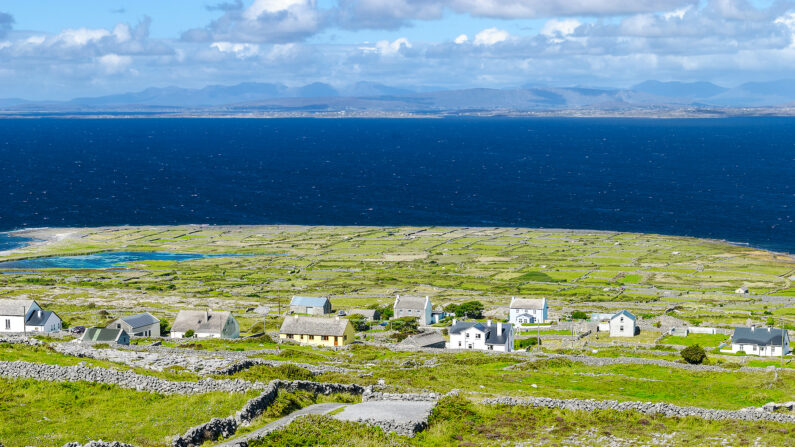 Ballinacregga est un village typique d'Inishmore, l'une des îles d'Aran au large de Galway, en Irlande. (matthi/Shutterstock)