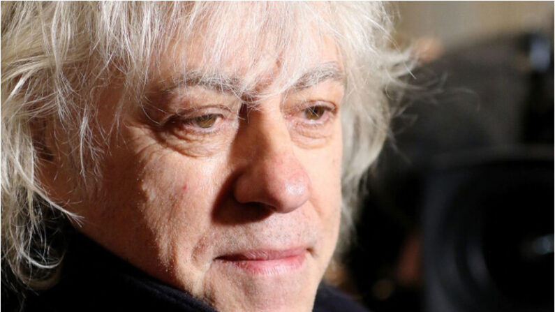 Le musicien irlandais Bob Geldof s'adresse aux médias à l'intérieur de l'hôtel de ville de Dublin, à Dublin, en Irlande, le 13 novembre 2017. (Paul Faith/AFP via Getty Images)