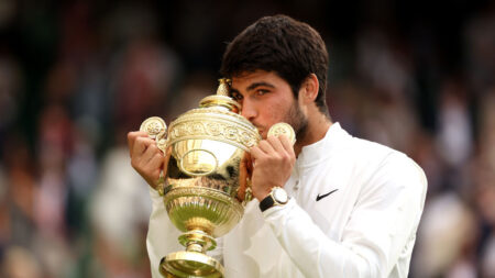 Tennis: Carlos Alcaraz remporte son premier Wimbledon en battant Novak Djokovic