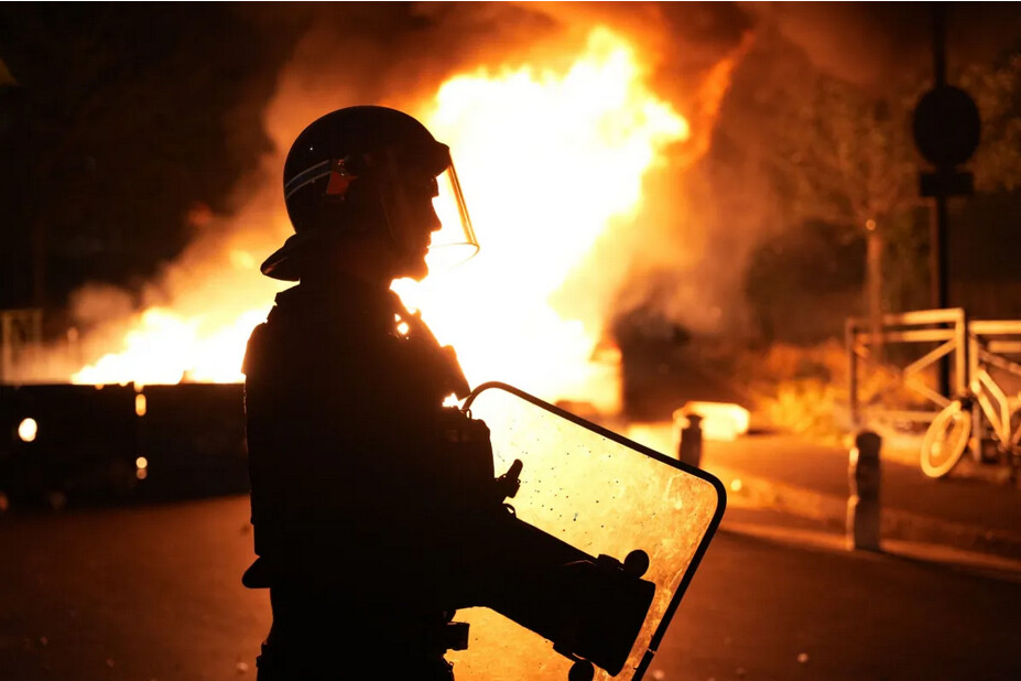 Autoroute A69 : quatre engins de chantier incendiés par une trentaine de personnes encagoulées