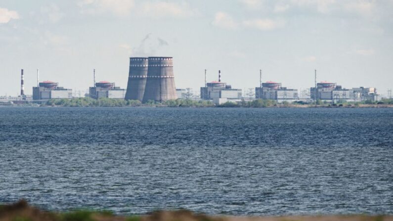 Vue générale de la centrale nucléaire de Zaporizhzhia, située dans la zone d'Enerhodar. (Photo ED JONES/AFP via Getty Images)