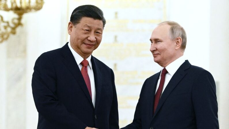 Le président russe Vladimir Poutine et Xi Jinping au Kremlin à Moscou, le 21 mars 2023. (Photo ALEXEY MAISHEV/SPUTNIK/AFP via Getty Images)