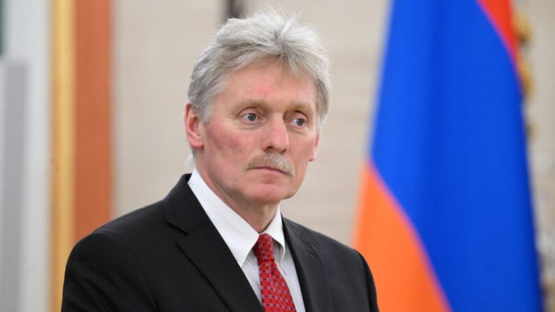 « Nous nous trouvons en état de guerre. (…) J’en suis convaincu et chacun doit le comprendre pour se mobiliser personnellement », a déclaré le porte-parole du Kremlin Dmitri Peskov. (Photo ILYA PITALEV/SPUTNIK/AFP via Getty Images)