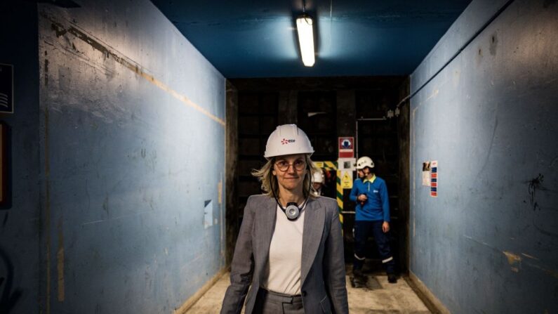 La ministre de la Transition énergétique Agnès Pannier-Runacher visite la centrale hydroélectrique EDF Grand'Maison à Vaujany, le 26 juin 2023. (Photo : JEFF PACHOUD/AFP via Getty Images)
