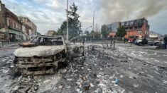Émeutes: le gouvernement lance un numéro vert pour les victimes dont le véhicule a été incendié