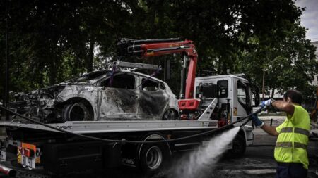 Seine-et-Marne: la voiture d’un policier incendiée devant son domicile, il s’agirait d’un acte ciblé et prémédité
