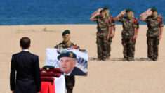 Sur les plages du Débarquement, Emmanuel Macron rend hommage au «héros» Léon Gautier
