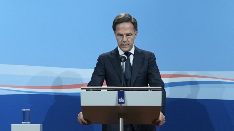 Le gouvernement de coalition du Premier ministre néerlandais Mark Rutte (ici présent) s'est effondré le 7 juillet 2023, en raison de désaccords sur les mesures visant à réduire le flux migratoire. (Photo PHIL NIJHUIS/ANP/AFP via Getty Images)