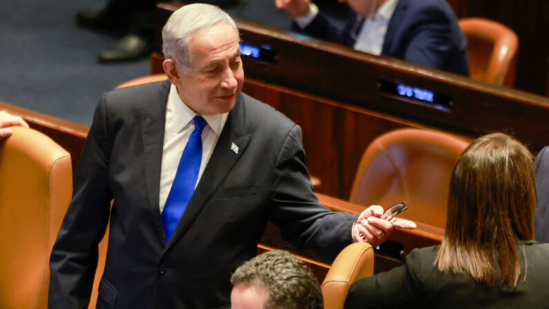 Le Premier ministre israélien Benjamin Netanyahu (à g.) lors d'une session du parlement (Knesset), à Jérusalem le 10 juillet 2023. (Photo MENAHEM KAHANA/AFP via Getty Images)