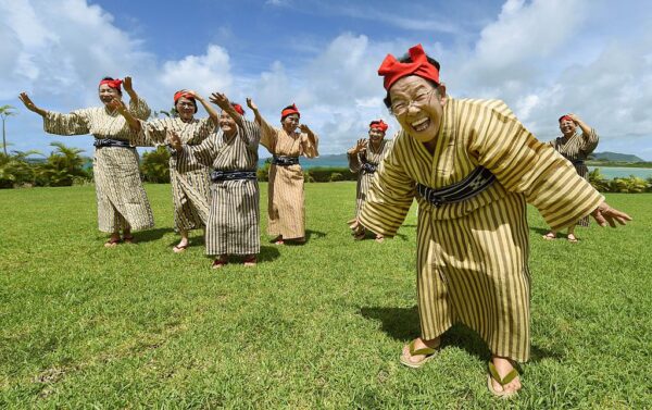 Le KGB84 est un groupe d’habitantes d'Okinawa, composé de femmes âgés de 84 ans en moyenne. On les appelle souvent les "Idoles les plus proches du ciel". Photo prise le 22 juin 2015. (Toru Yamanaka/AFP via Getty Images)