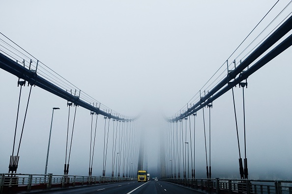 Le pont suspendu de Tancarville, dans le nord-ouest de la France.  (CHARLY TRIBALLEAU/AFP via Getty Images)