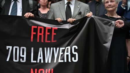 8 ans après une répression nationale, les avocats chinois continuent d’être persécutés
