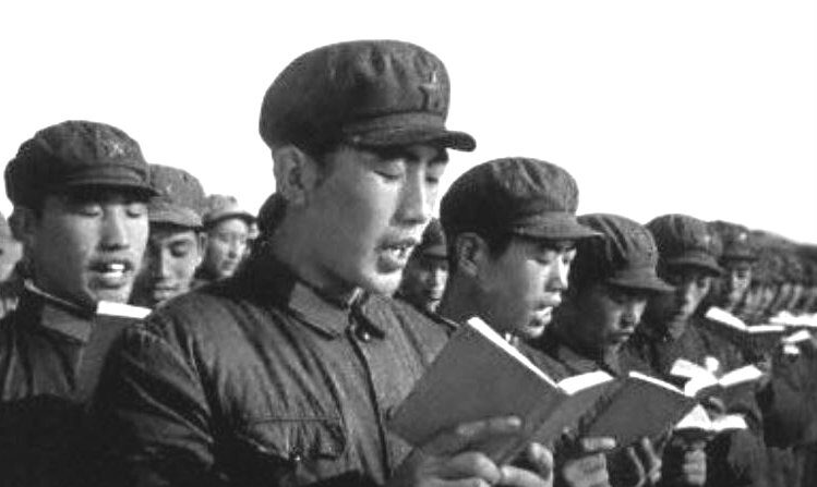 La révolution culturelle a été la période où "le soleil était le plus rouge" alors que "le monde était le plus obscur". Tout le monde devait étudier les œuvres de Mao. (Getty Images)