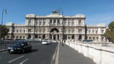 Italie: un gardien d’école relaxé après avoir tripoté les fesses d’une élève de 17 ans