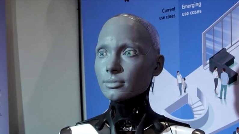 "Ameca, un robot humanoïde, exposé à la Conférence internationale sur la robotique et l'automatisation à Londres le 30 mai 2023. (Reuters/Capture d'écran via The Epoch Times)