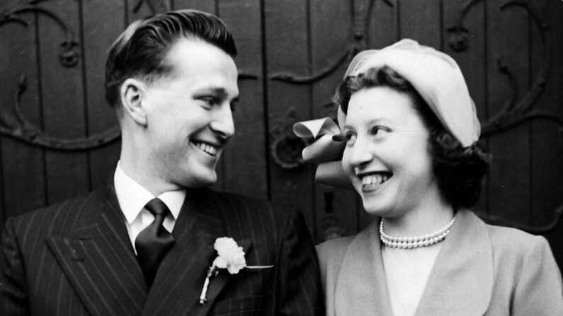 Syd Reid et Enid Reid le jour de leur mariage, le 31 mars 1951 (SWNS)