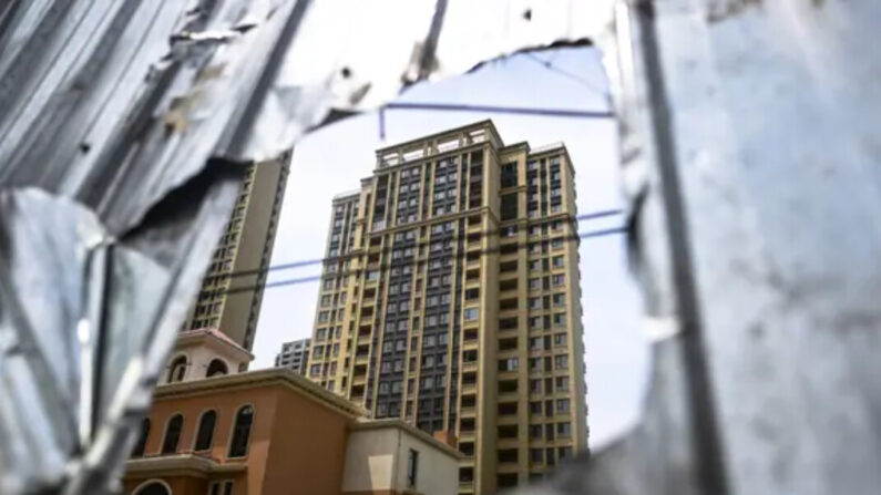 Immeubles d'appartements inachevés dans la ville de Xinzheng à Zhengzhou, dans la province centrale chinoise du Henan, le 20 juin 2023. (Pedro Pardo/AFP via Getty Images)