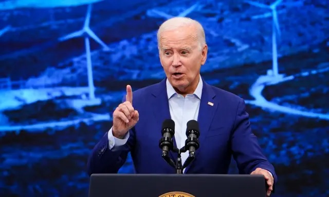 Le président Joe Biden s'exprime sur le site de production d'Arcosa Wind Towers Inc. à Belen, au Nouveau-Mexique, le 9 août 2023. (Madalina Vasiliu/Epoch Times)
