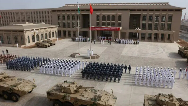 La cérémonie d'ouverture de la nouvelle base militaire chinoise à Djibouti, le 1er août 2017 (STR/AFP/Getty Images)