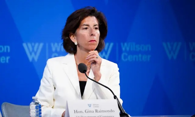 La secrétaire d'État au commerce, Gina Raimondo, s'exprime lors d'une conférence sur le cadre économique indo-pacifique au Wilson Center à Washington, le 25 juillet 2023. (Madalina Vasiliu/Epoch Times)