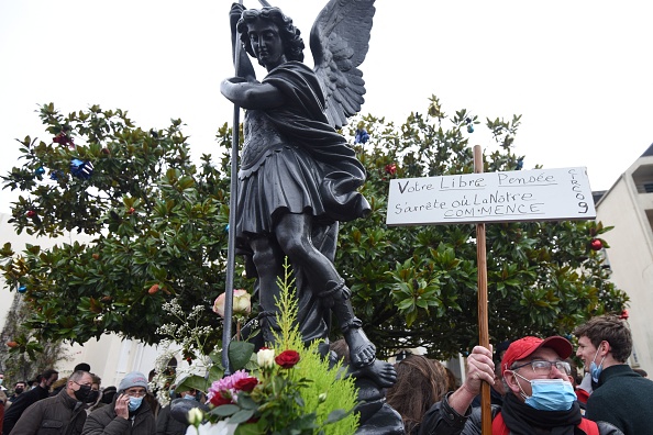 La statue de Saint-Michel des Sables-d'Olonne. (Photo SÉBASTIEN SALOM-GOMIS/AFP via Getty Images)