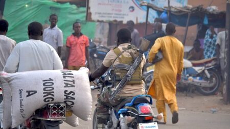 Faire plier les putschistes au Niger, la délicate ambition du Nigeria voisin