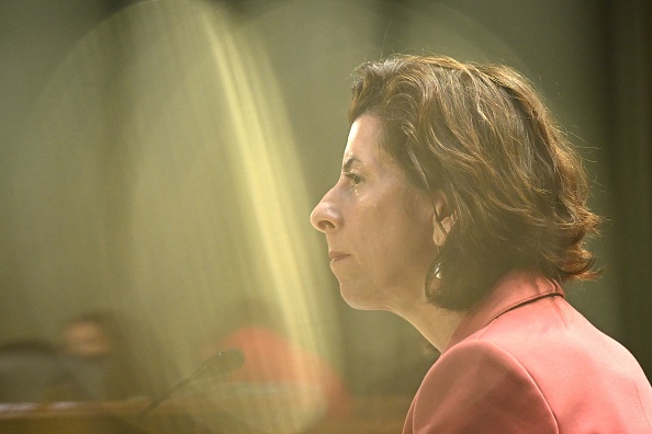 La secrétaire américaine au Commerce Gina Raimondo. (Photo ANDREW CABALLERO-REYNOLDS/AFP via Getty Images)