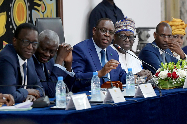 Le président sénégalais Macky Sall (au c.) le 31 mai 2023. (Photo SEYLLOU/AFP via Getty Images)