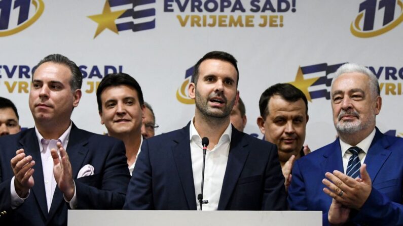 Milojko Spajic (au c.) à Podgorica le 11 juin 2023, désigné Premier ministre du Monténégro. (Photo SAVO PRELEVIC/AFP via Getty Images)