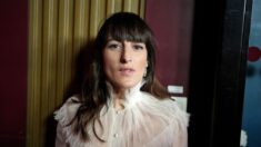 «La musique est immonde»: Juliette Armanet s’en prend aux Lacs du Connemara de Michel Sardou